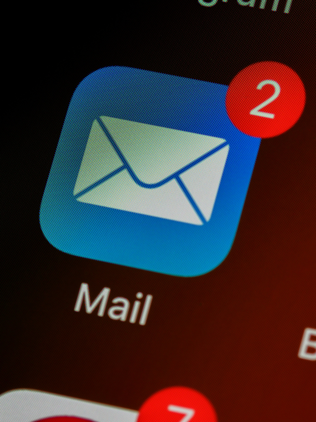 Close-up of a mobile email app with unread notifications, symbolizing smart AI email automation in 2025